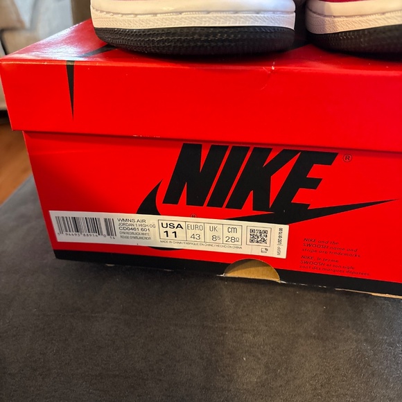 NIB NEW Women’s Nike Air Jordan 1 Retro High OG Satin Snake Sneakers 11 - Picture 3 of 6